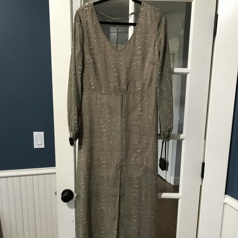 {SOLD} ASTR Maxi Flowy Dress size 10